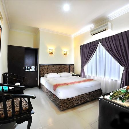 Gaja Hotel Pekanbaru Exterior foto