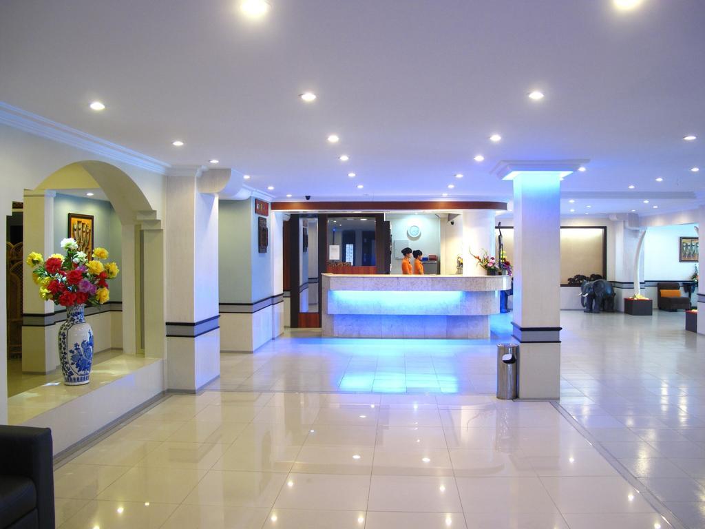 Gaja Hotel Pekanbaru Exterior foto