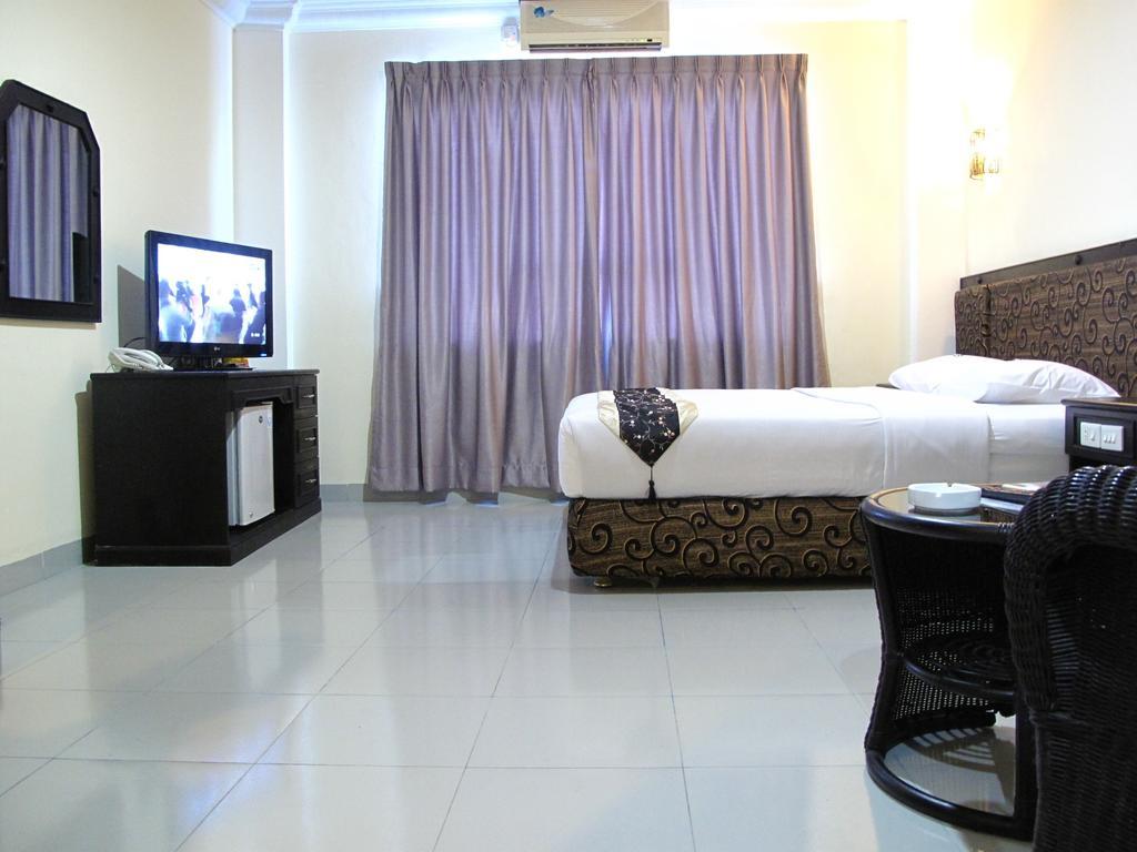 Gaja Hotel Pekanbaru Exterior foto