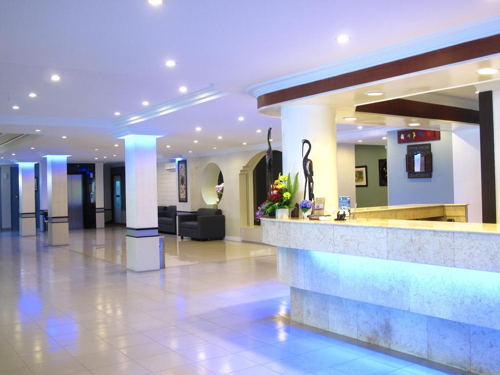 Gaja Hotel Pekanbaru Exterior foto