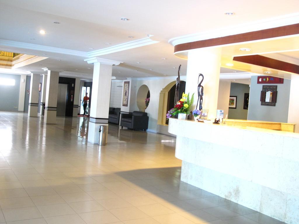 Gaja Hotel Pekanbaru Exterior foto