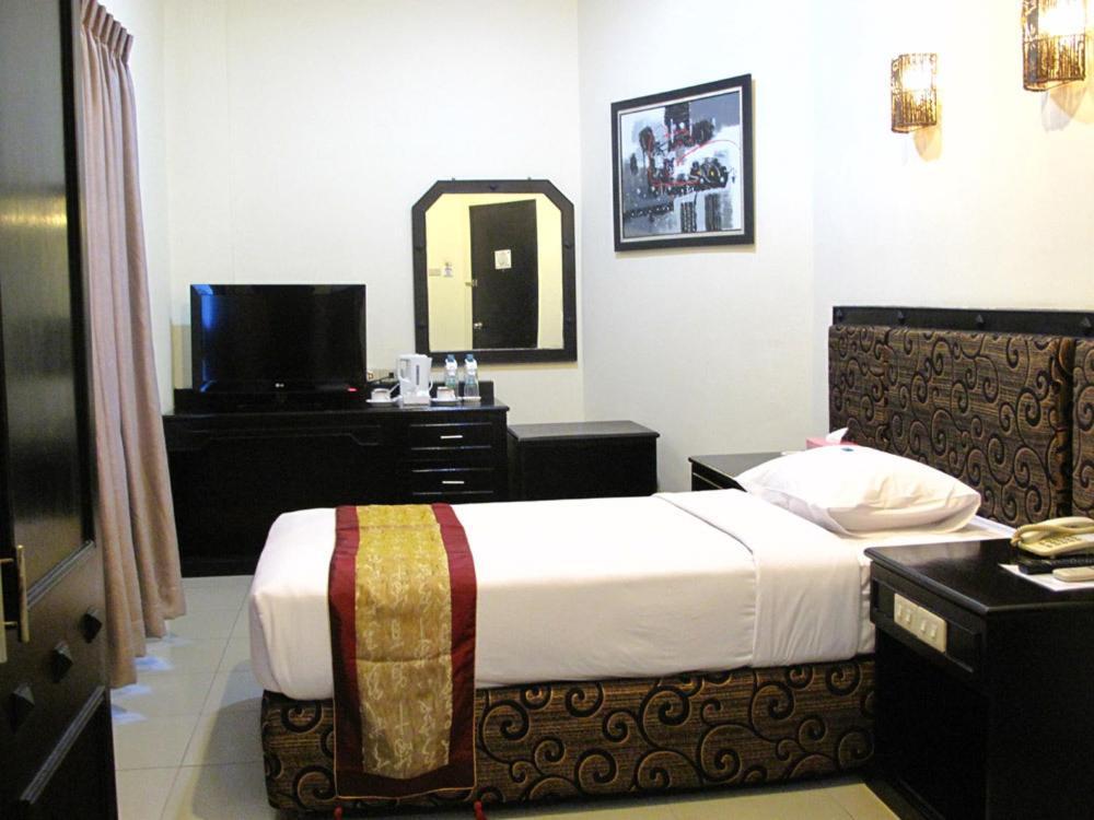 Gaja Hotel Pekanbaru Habitación foto